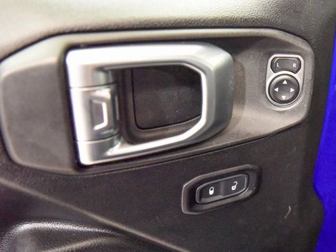 Used 2020 Jeep Wrangler Sport image 7