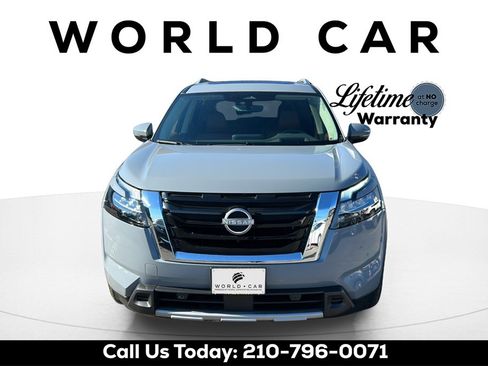 Used 2025 Nissan Pathfinder Platinum image 9