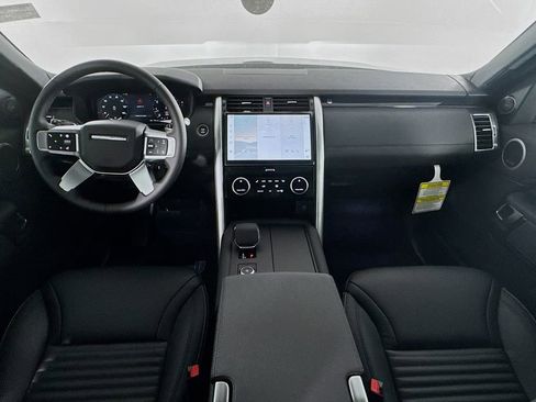 New 2025 Land Rover Discovery S image 22