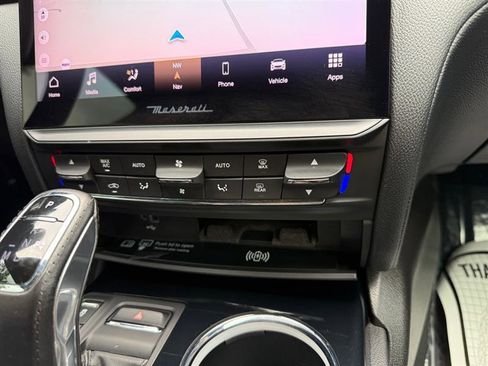 Used 2022 Maserati Quattroporte Modena image 22