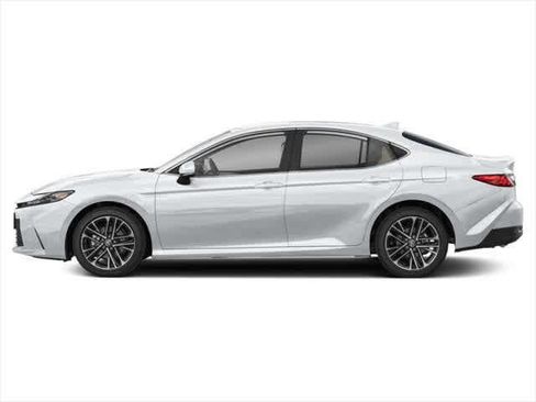 Used 2025 Toyota Camry XLE w/ Premium Plus Package FWD image 3
