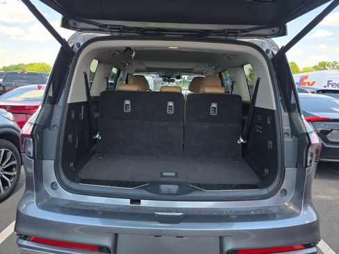 Used 2025 INFINITI QX80 Sensory AWD/4WD image 11