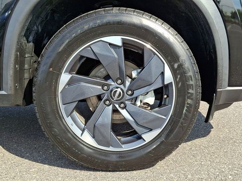 Used 2024 Nissan Rogue SV AWD/4WD image 8