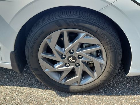 Used 2024 Hyundai Elantra SEL FWD image 16