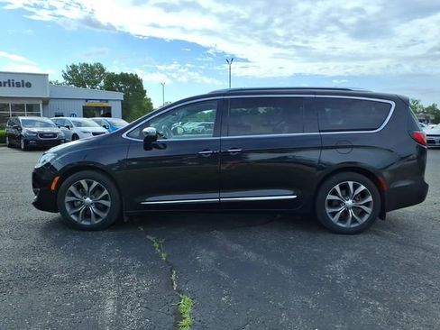 Used 2019 Chrysler Pacifica Limited FWD image 4