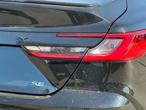 Used 2025 Toyota Camry SE image 24