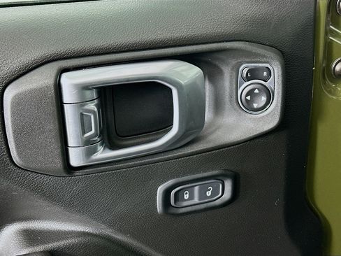 Used 2023 Jeep Gladiator Willys image 15