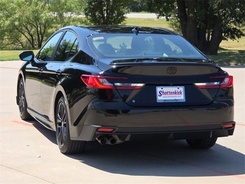 Used 2025 Toyota Camry SE image 6