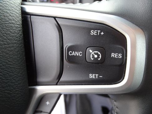Used 2022 RAM 1500 4x4 Crew Cab Big Horn image 17