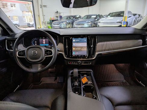 Used 2022 Volvo V90 B6 Cross Country w/ Advanced Package image 13