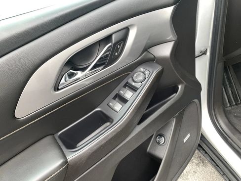Used 2021 Chevrolet Traverse RS FWD image 22