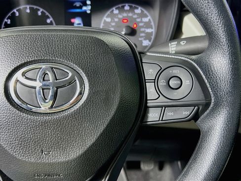 Used 2025 Toyota Corolla LE w/ Convenience Package FWD image 18
