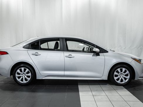 Used 2025 Toyota Corolla LE image 3