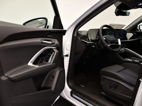 Used 2025 Audi Q5 Premium Plus w/ Premium Plus image 36