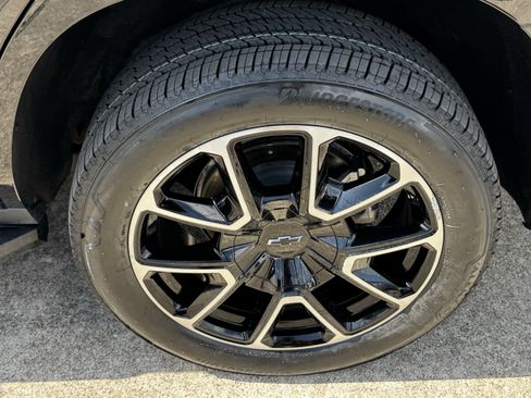 Used 2025 Chevrolet Tahoe RST w/ Comfort Package AWD/4WD image 9