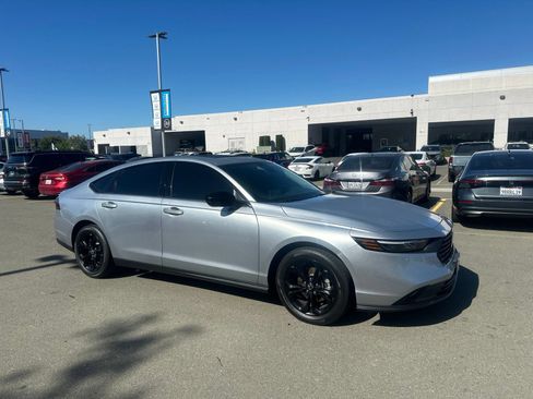 Used 2025 Honda Accord SE image 2
