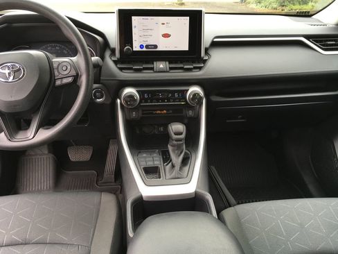 Used 2025 Toyota RAV4 XLE AWD/4WD image 22