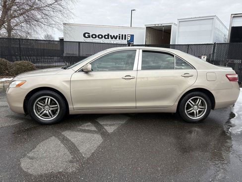 Used 2007 Toyota Camry XLE image 2