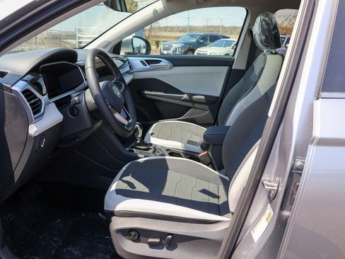 New 2025 Volkswagen Taos SE image 5