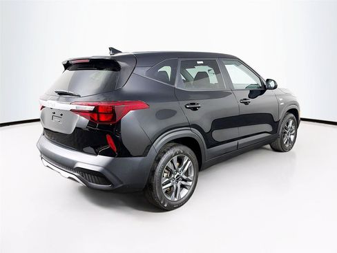 Used 2023 Kia Seltos LX AWD/4WD image 11