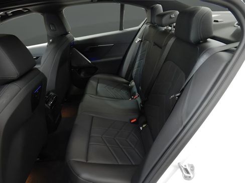 Used 2025 BMW 530i xDrive AWD/4WD image 19
