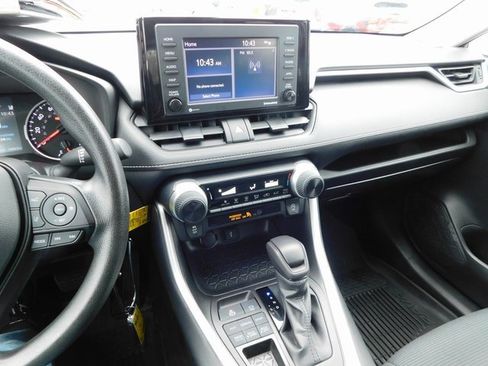 Used 2022 Toyota RAV4 LE image 31