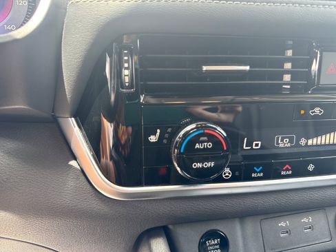 Used 2024 Nissan Rogue SL w/ SL Premium Package FWD image 24
