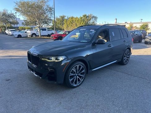 Used 2022 BMW X7 M50i image 2