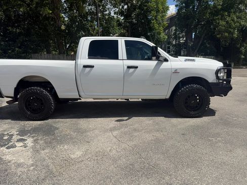 Used 2022 RAM 2500 Tradesman w/ Chrome Appearance Group AWD/4WD image 4