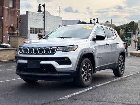 Used 2022 Jeep Compass Latitude w/ Convenience Group AWD/4WD image 1