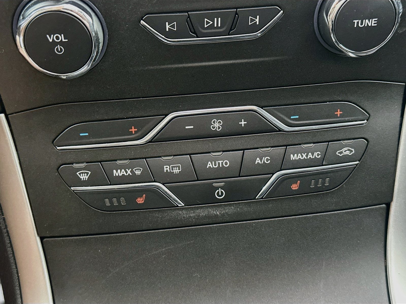 Used 2020 Ford Edge SEL w/ Convenience Package AWD/4WD image 16
