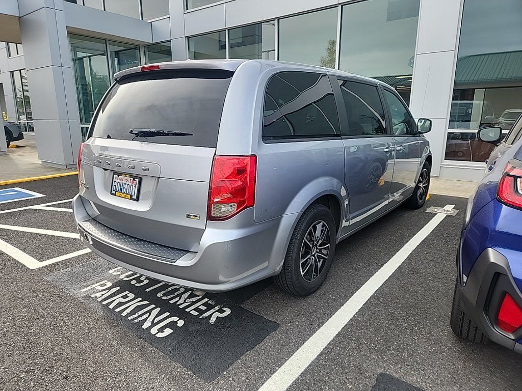Used 2018 Dodge Grand Caravan SE FWD image 5