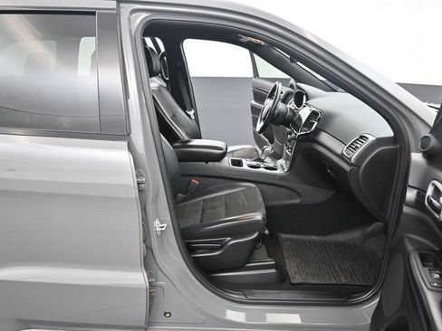 Used 2020 Jeep Grand Cherokee Altitude AWD/4WD image 34