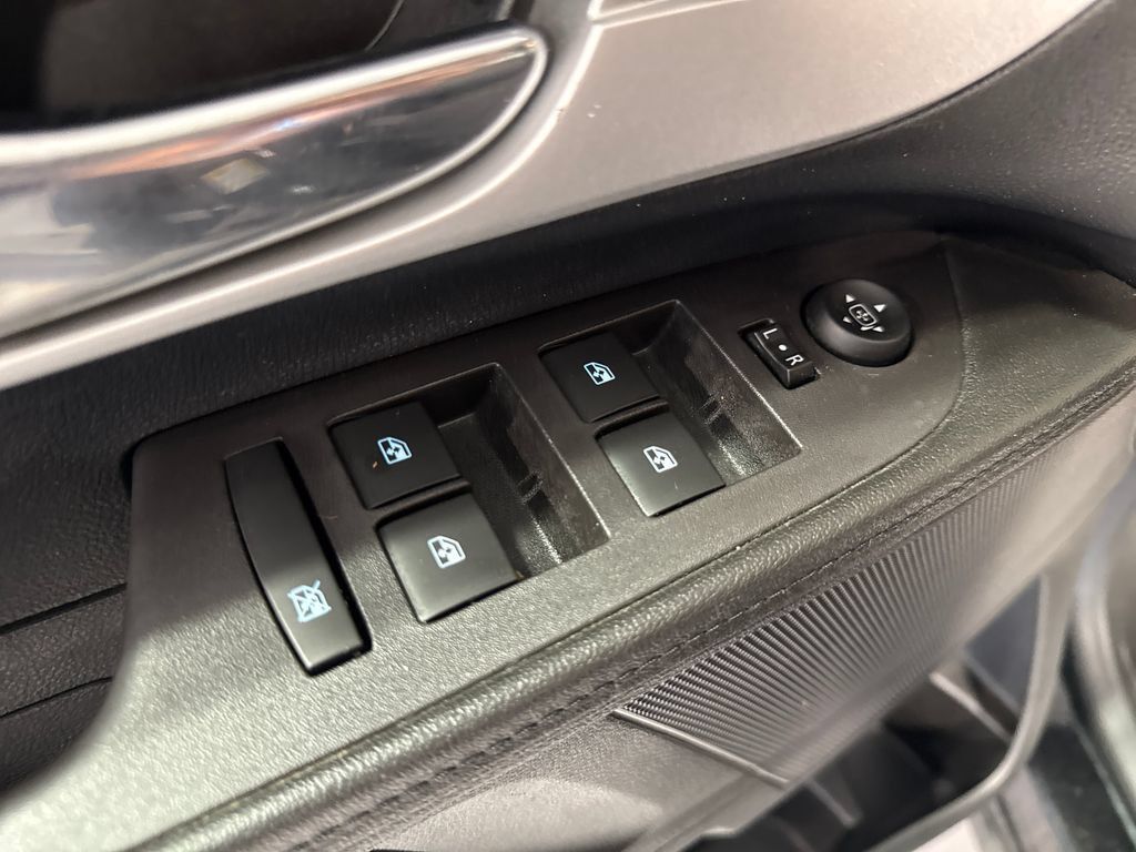 Used 2016 Chevrolet Equinox LS FWD image 28