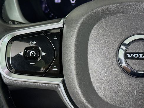 Used 2023 Volvo XC60 B5 Plus FWD image 11
