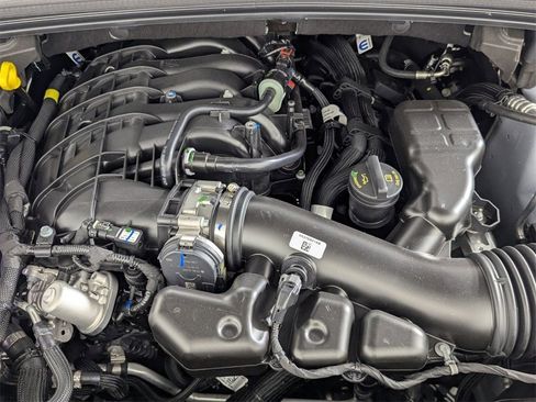 New 2025 Jeep Grand Cherokee Altitude image 10