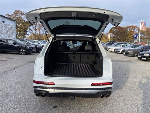 Used 2025 Audi SQ7 Prestige w/ Prestige Package image 33