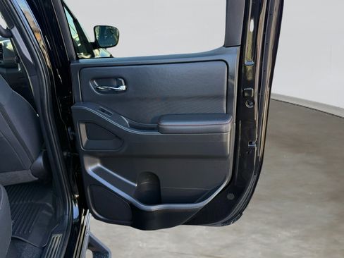 Used 2022 Nissan Frontier PRO-4X image 26