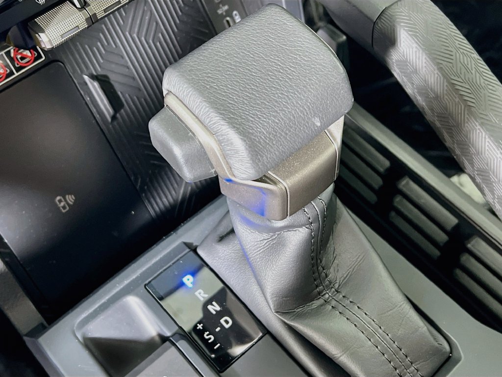 Certified 2025 Toyota Tacoma SR5 AWD/4WD image 15