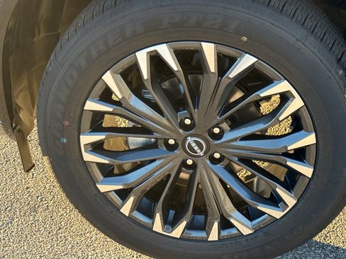 New 2026 Nissan Rogue Platinum image 9