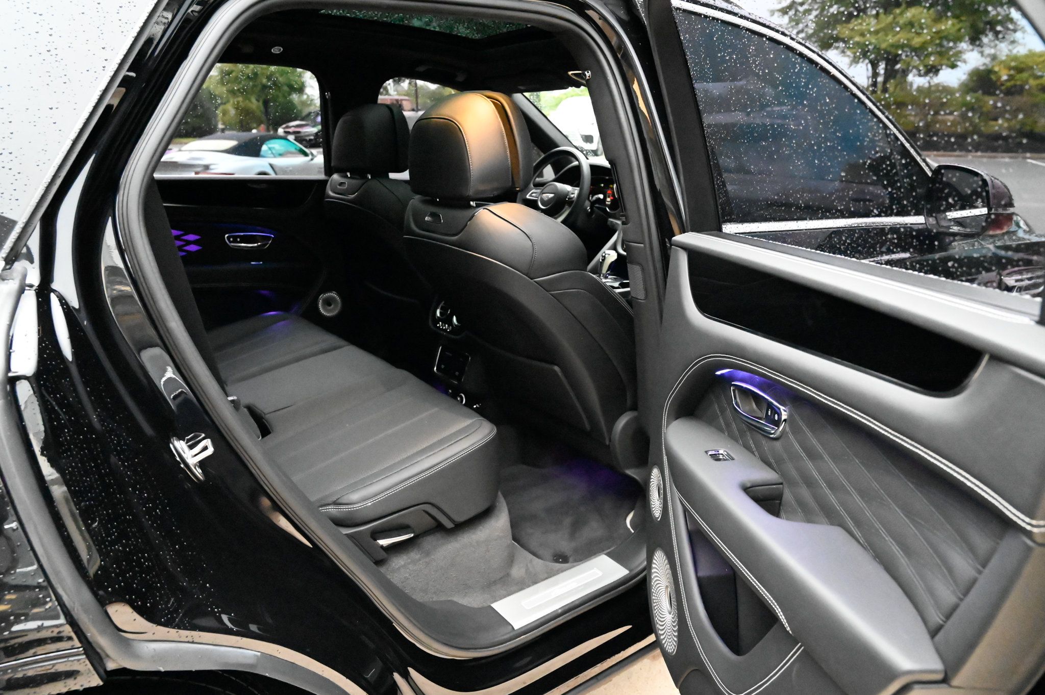 Used 2025 Bentley Bentayga AWD/4WD image 48
