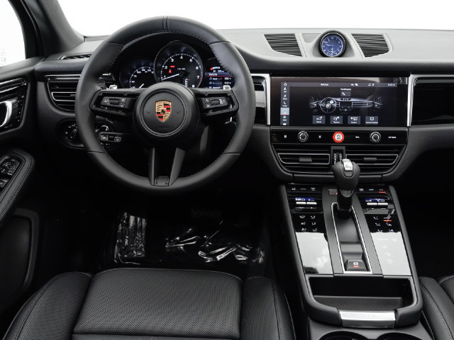 Certified 2026 Porsche Macan AWD/4WD image 16