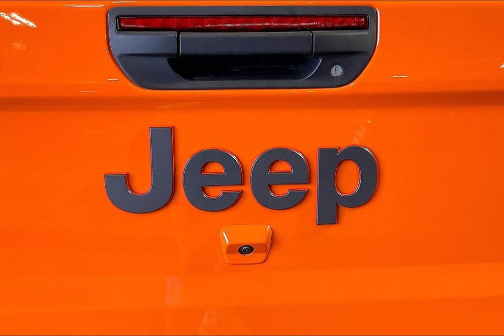Used 2025 Jeep Gladiator Mojave AWD/4WD image 41