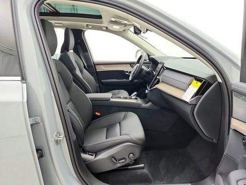 New 2026 Volvo XC90 T8 Plus w/ Protection Package Premier AWD/4WD image 18