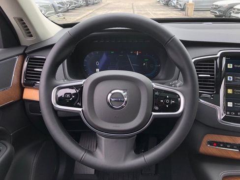 New 2025 Volvo XC90 T8 Plus w/ Protection Package Premier image 18