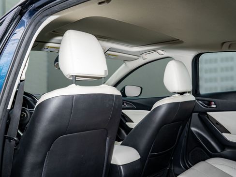 Used 2018 MAZDA MAZDA3 Grand Touring image 12