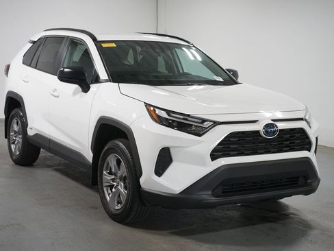 Certified 2024 Toyota RAV4 LE AWD/4WD image 3