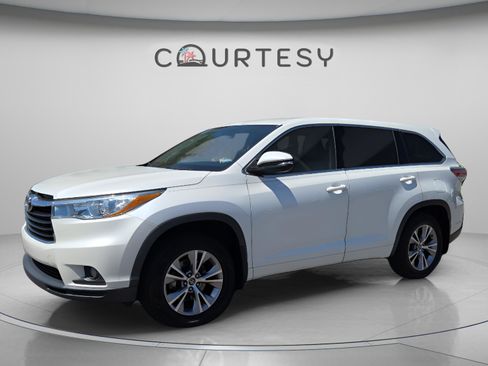 Used 2016 Toyota Highlander Plus image 1