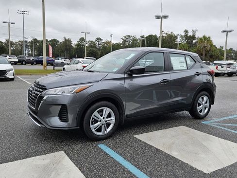 New 2025 Nissan Kicks Play S image 2