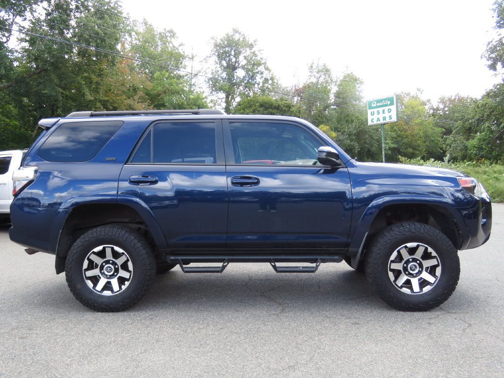 Used 2019 Toyota 4Runner SR5 AWD/4WD image 4